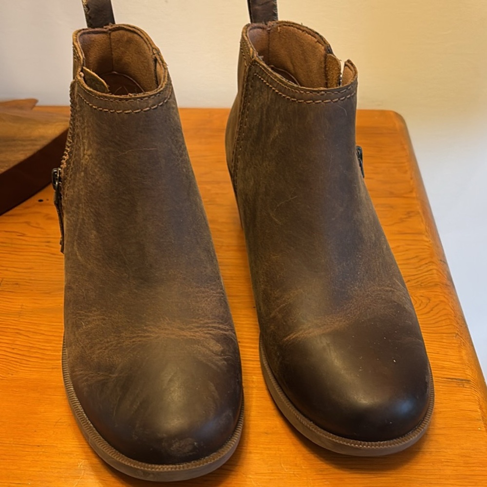 Teva Boots size 6